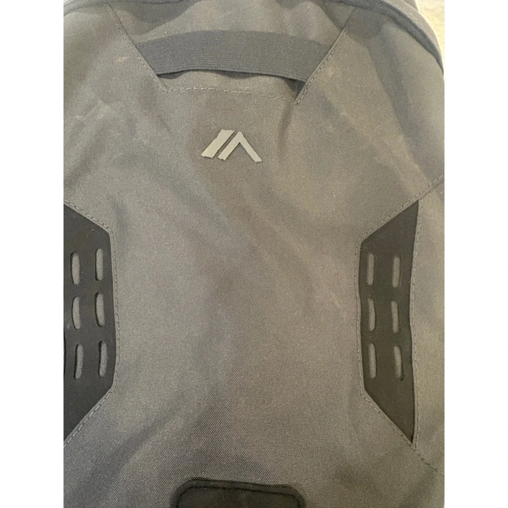 Quest Hydration Backpack Gray Hiking Daypack with Water Reservoir Bladder